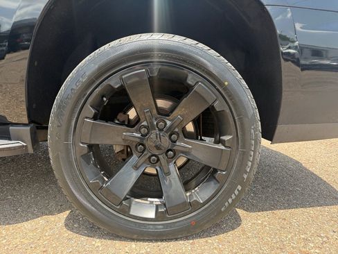 Used 2019 GMC Yukon SLT w/ Graphite Performance Edition AWD/4WD image 47