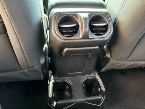 Used 2022 Jeep Wrangler Sport AWD/4WD image 26