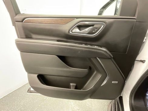 Used 2024 Chevrolet Suburban Premier AWD/4WD image 9