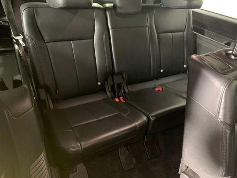 Used 2019 Ford Expedition Max XLT w/ Equipment Group 202A AWD/4WD image 9