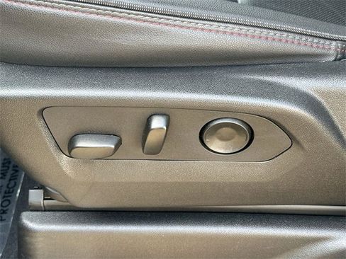 Used 2025 Chevrolet Suburban RST image 33