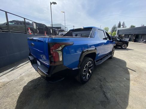 Used 2025 Chevrolet Silverado EV RST AWD/4WD image 6