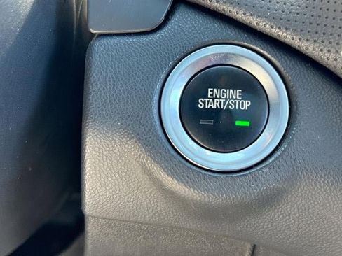 Used 2020 Chevrolet Equinox Premier image 17