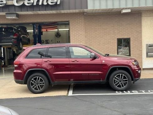 Used 2019 Jeep Grand Cherokee Trailhawk AWD/4WD image 2