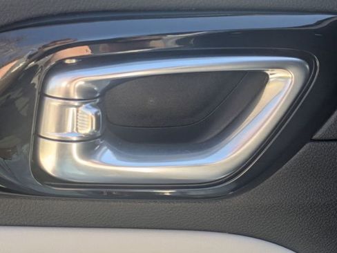 Used 2025 Jeep Compass Limited image 26