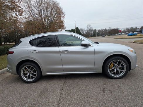 Used 2021 Alfa Romeo Stelvio Ti w/ Premium Package image 7