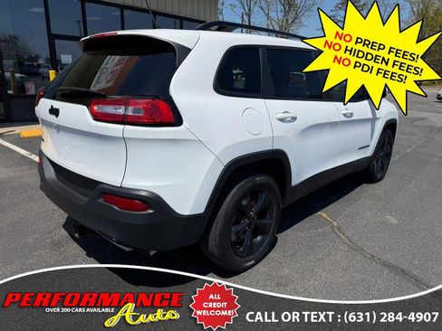 Used 2018 Jeep Cherokee Latitude w/ Altitude Package AWD/4WD image 16