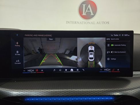 Used 2025 BMW 330i xDrive Sedan w/ Premium Package image 19