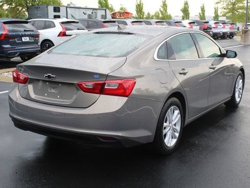 Used 2017 Chevrolet Malibu Hybrid w/ Leather Package FWD image 3
