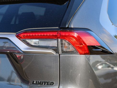 Used 2020 Toyota RAV4 Limited image 24