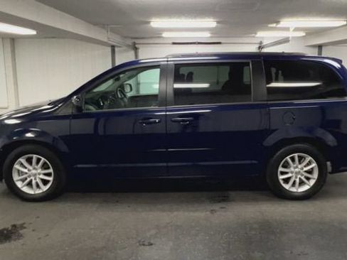Used 2016 Dodge Grand Caravan SXT w/ Rear Park Assist Package FWD image 5