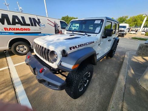 Used 2026 Jeep Wrangler Unlimited Rubicon AWD/4WD image 3