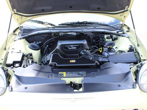 Used 2005 Ford Thunderbird RWD image 17