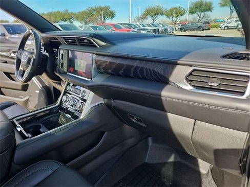 Used 2024 GMC Yukon XL Denali w/ Denali Reserve Package image 29