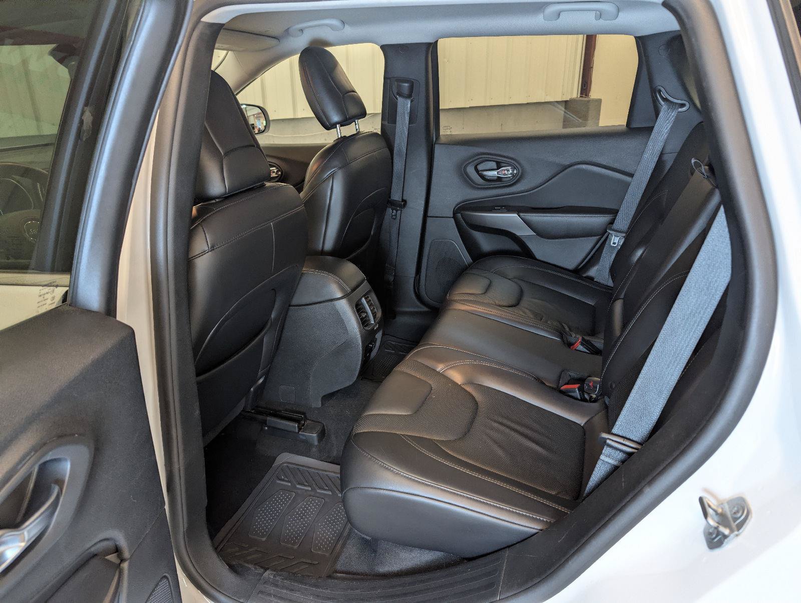 Used 2019 Jeep Cherokee Limited FWD image 40