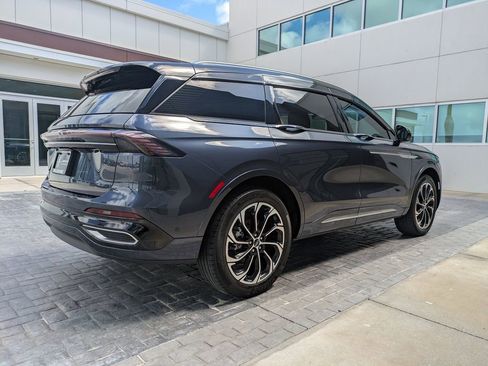 Used 2024 Lincoln Nautilus Reserve AWD/4WD image 5