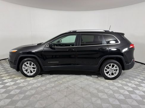 Used 2018 Jeep Cherokee Latitude Plus FWD image 8