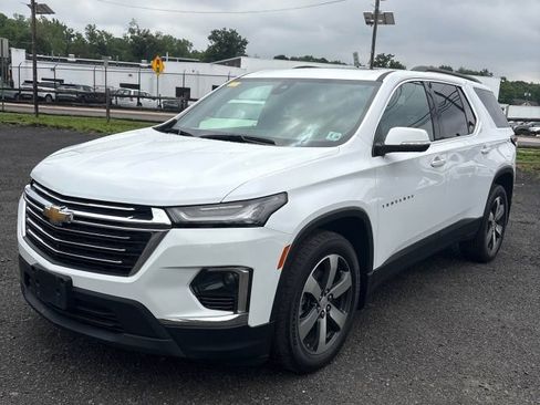 Used 2023 Chevrolet Traverse LT w/ LT Premium Package AWD/4WD image 2