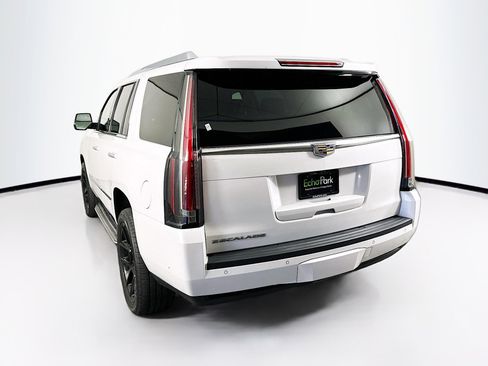 Used 2017 Cadillac Escalade Luxury RWD image 5