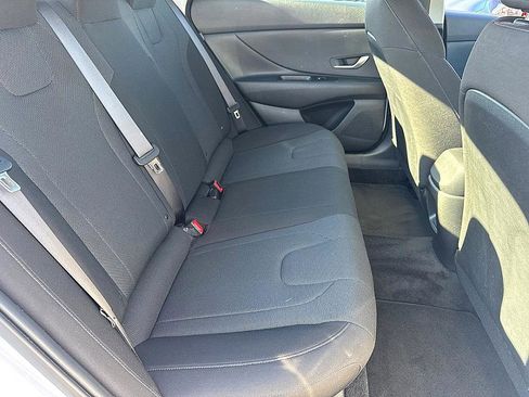 Certified 2024 Hyundai Elantra SE image 24