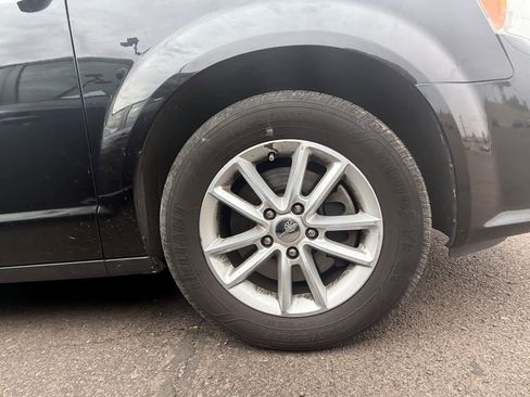 Used 2019 Dodge Grand Caravan SXT image 5