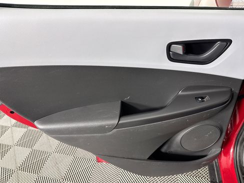 Used 2021 Hyundai Kona SE image 24