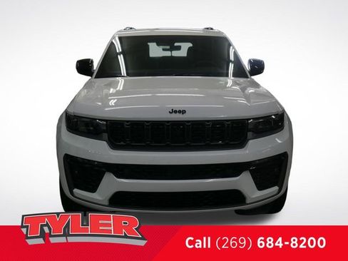 New 2026 Jeep Grand Cherokee Limited AWD/4WD image 2