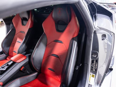 Used 2021 Lamborghini Huracan EVO RWD image 36