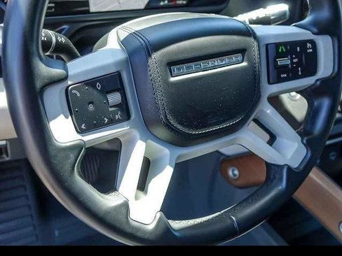 Used 2022 Land Rover Defender 90 X-Dynamic HSE AWD/4WD image 16