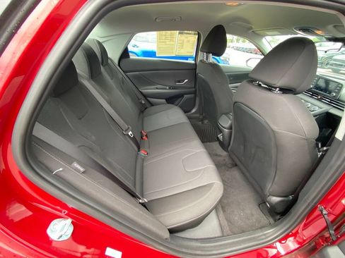 Used 2025 Hyundai Elantra SE FWD image 24