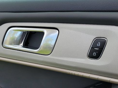 Used 2025 Ford Explorer Active RWD image 14
