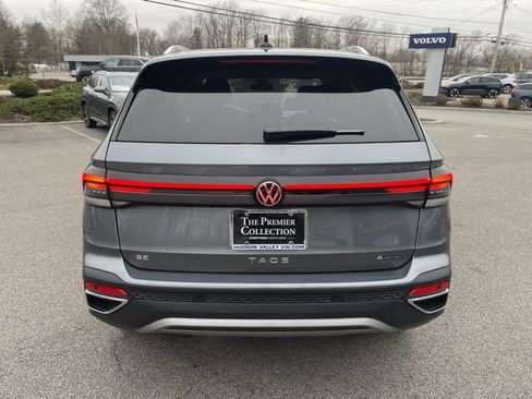 Certified 2025 Volkswagen Taos SE w/ Panoramic Sunroof Package image 3