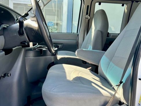 Used 2008 Ford E-350 and Econoline 350 XLT RWD image 14