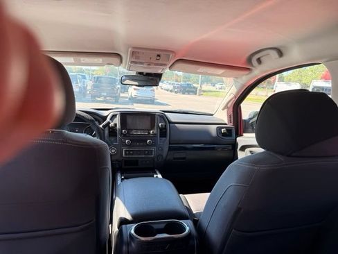 Used 2023 Nissan Titan SV w/ SV Convenience Package RWD image 15