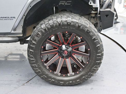 Used 2017 Jeep Wrangler Unlimited Sahara AWD/4WD image 31