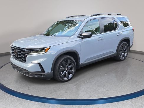 Used 2025 Honda Pilot Sport image 1