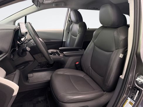 Used 2022 Toyota Sienna LE AWD/4WD image 11