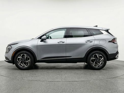 Used 2025 Kia Sportage LX image 5