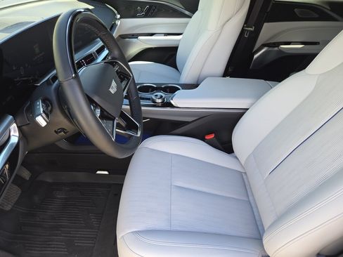 Used 2024 Cadillac Lyriq Sport AWD/4WD image 8
