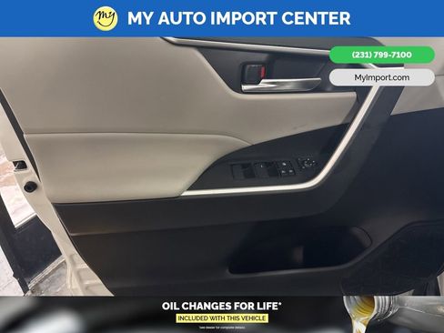 Used 2020 Toyota RAV4 XLE image 10