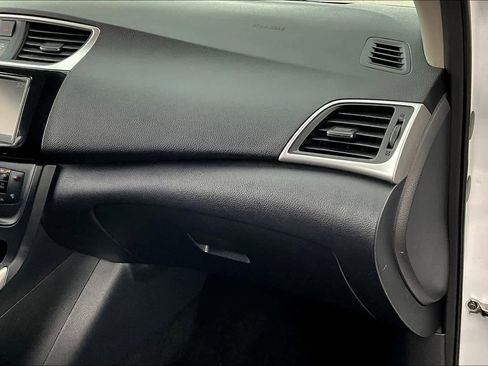 Used 2019 Nissan Sentra SV FWD image 18