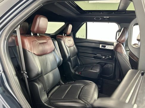 Used 2023 Ford Explorer Platinum w/ Technology Package AWD/4WD image 30