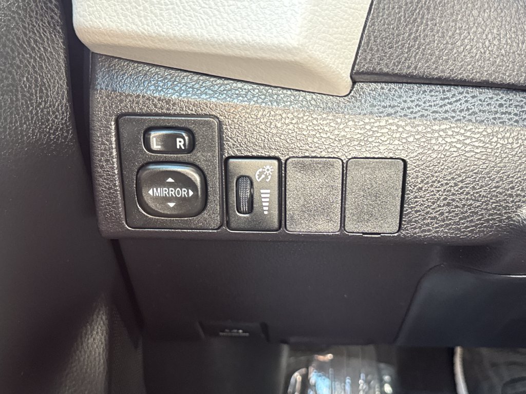 Used 2016 Toyota Corolla LE FWD image 30