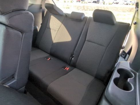 Used 2020 Toyota Highlander LE AWD/4WD image 27