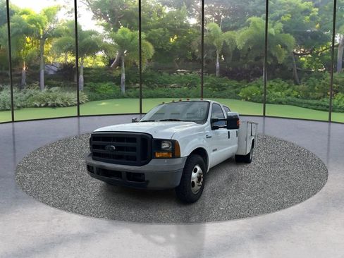 Used 2006 Ford F350 2WD Crew Cab DRW Super Duty image 1