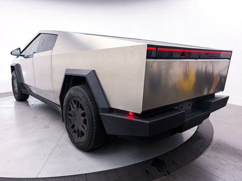 Used 2024 Tesla Cybertruck AWD Crew Cab image 11