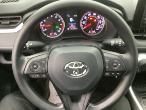 Used 2021 Toyota RAV4 LE image 15