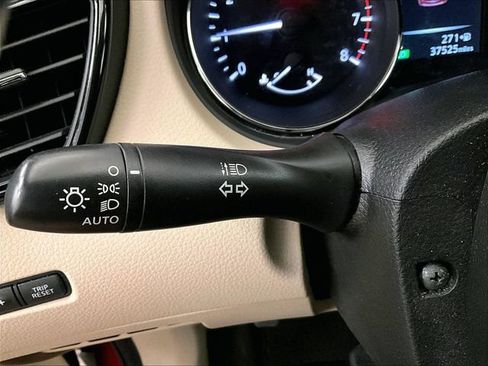 Used 2017 Nissan Rogue SV AWD/4WD image 30