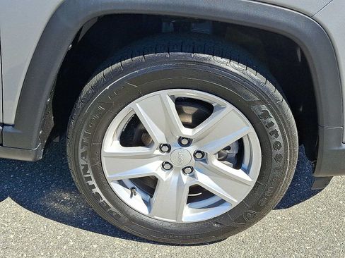 Certified 2022 Jeep Compass Latitude w/ Sun and Sound Group AWD/4WD image 8