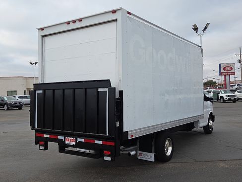 Used 2014 GMC Savana 3500 image 4
